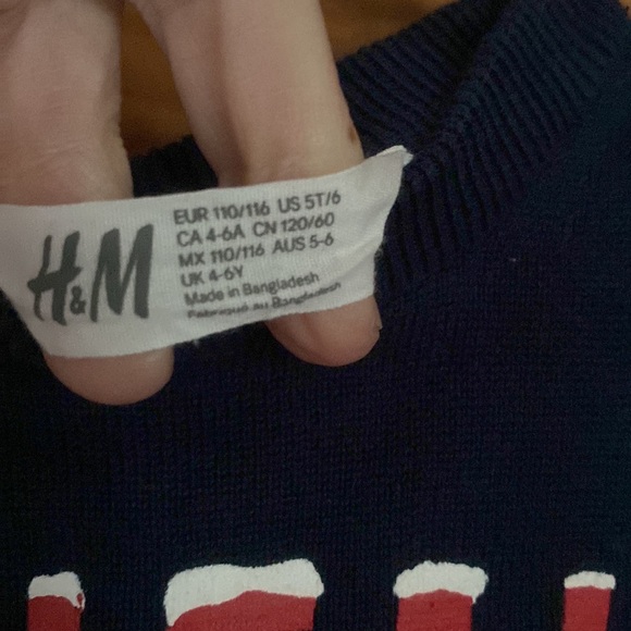 H&M 5t/6 Christmas sweater. Santa’s Little Helper with reindeer antlers. - Picture 7 of 7